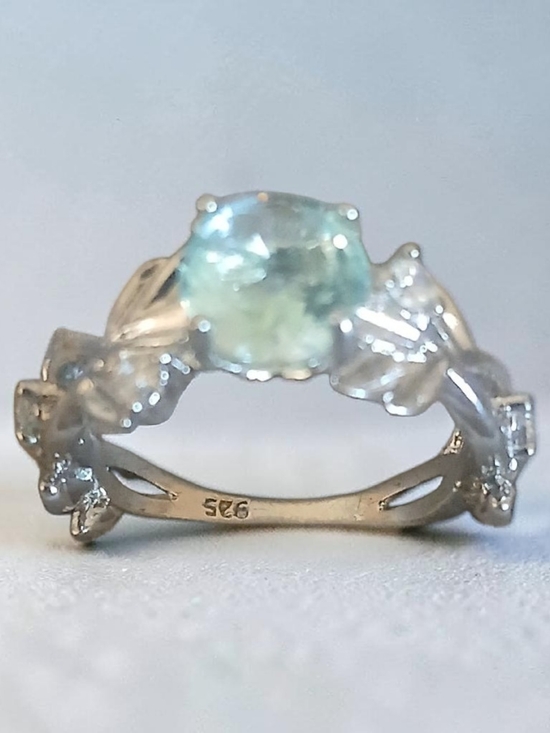Fit agains Jewelry - Sterling Silver Floral Ring with Light Green Center Stone